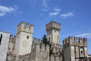 SİRMİONE BURÇLARI