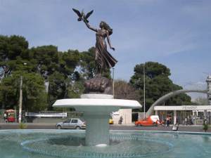 montro_meydani_guvercin_ucuran_kadin_heykeli15