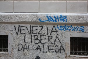 VENEDİKTE AYRILIKÇI GRAFFİTİ