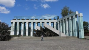 VARŞOVA AYAKLANMASI ANITI (4)