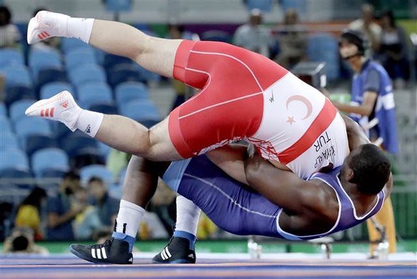 57b2e737c03c0e2bfca940b6